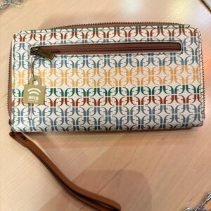 NWT Fossil Jori Zip Clutch Neutral Multi Brown and Multicolor Logo Wallet
